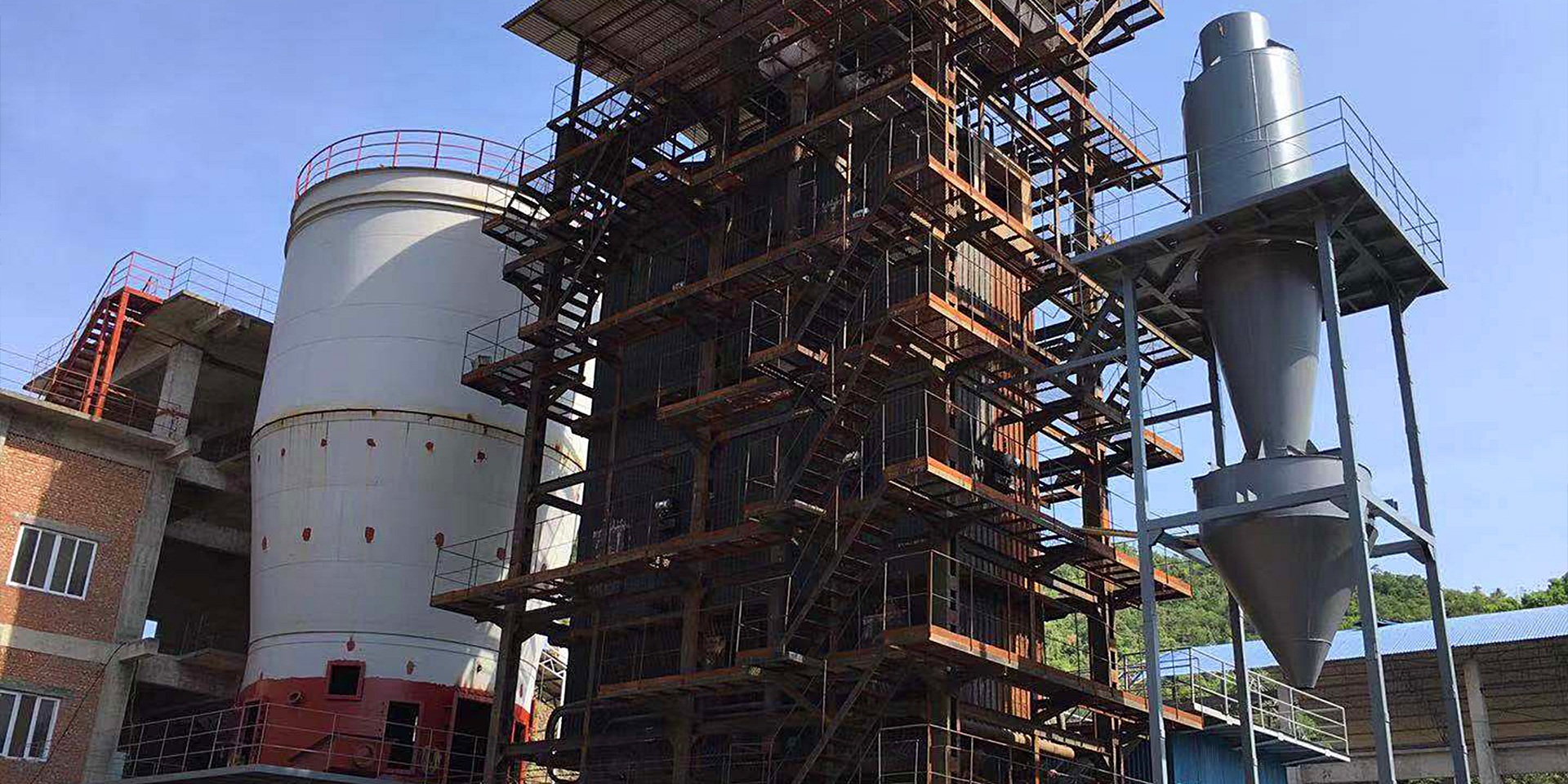 進取(qu)、求實、嚴謹(jin)、團結